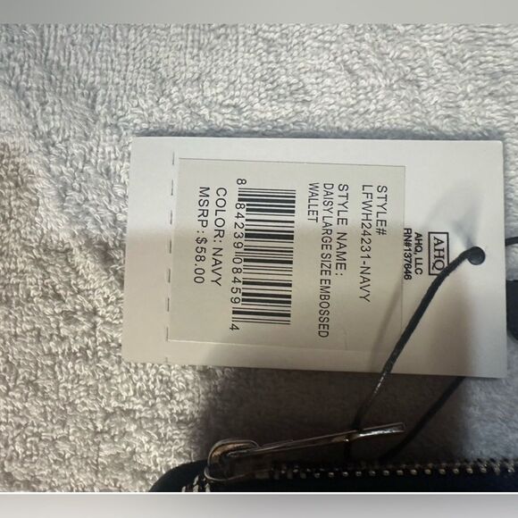 London Fog Navy Daisy large size Embossed Wallet NWT - Picture 8 of 13